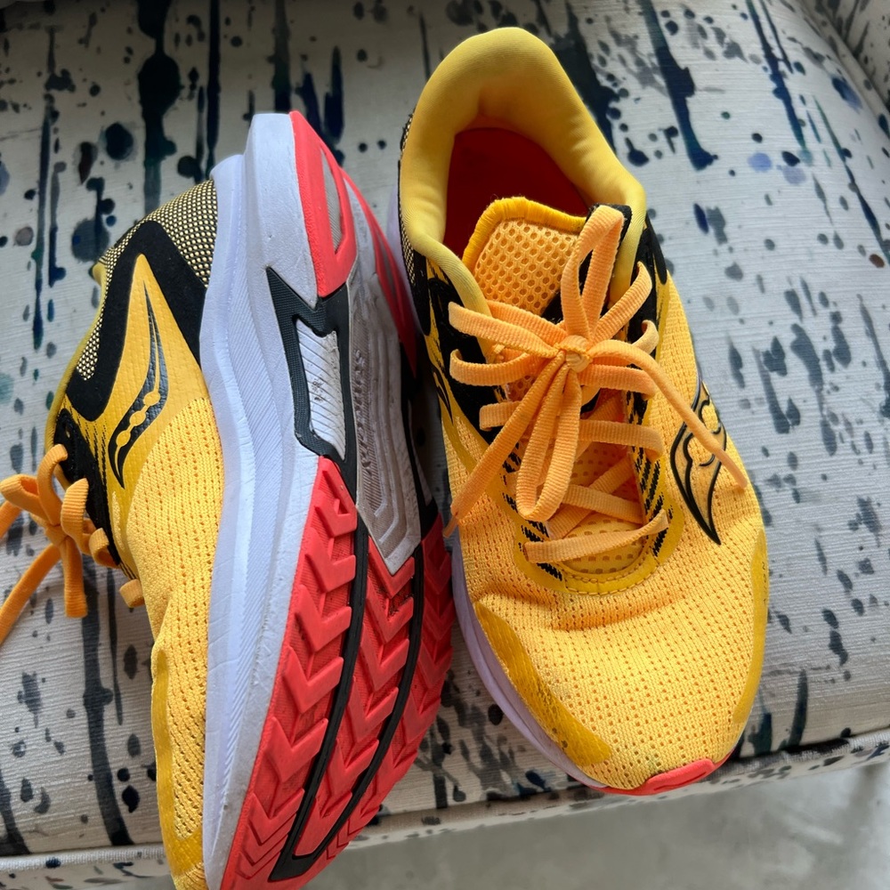 Running shoes woman